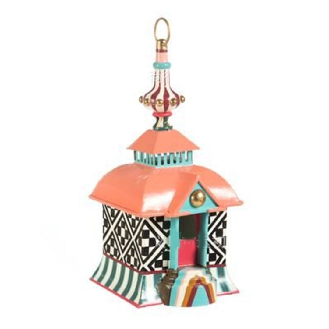 The Perfect Addition to Your Garden: Metal Bird Feeder